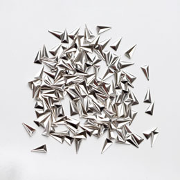 メタルスタッズ/トライアングル2.6mm×4.9mm/シルバー
