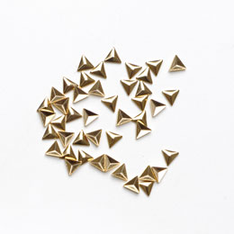 メタルスタッズ/トライアングル2.5mm×2.5mm/ゴールド