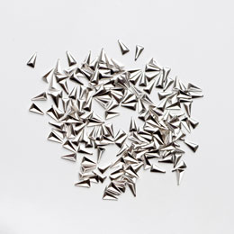 メタルスタッズ/トライアングル1.6mm×3mm/シルバー