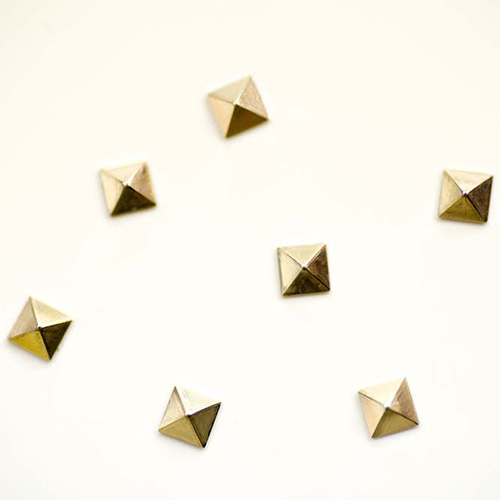 メタルスタッズ/スクエアピラミッド1.5mm×1.5mm/シルバー
