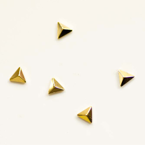 メタルスタッズ/トライアングルピラミッド1.5mm×1.5mm/ゴールド